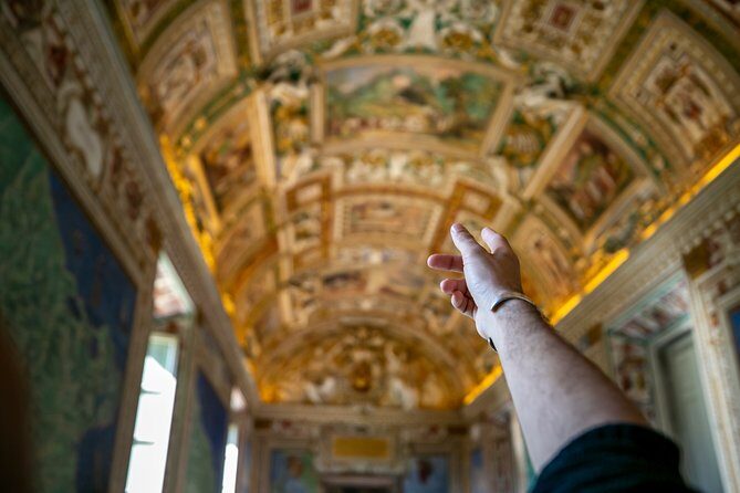 Walking Tour of the Vatican City with Skip-the-line Tickets & Sistine Chapel - Sistine Chapel: How to Look Up Without Losing the Meaning