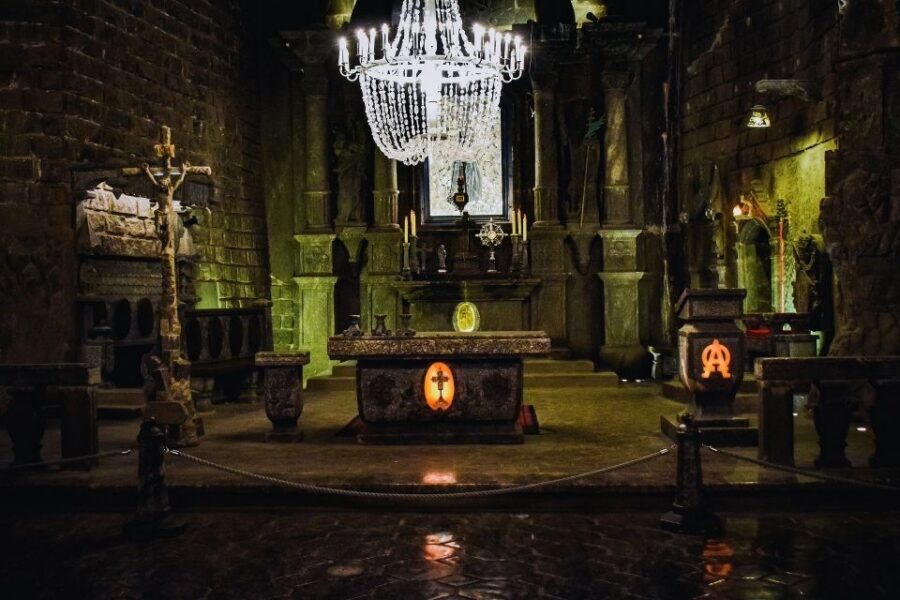 Wieliczka: Salt Mine Entrance and Guided Tour Ticket - 378 stairs down: your first stop at Level 1 safety briefing