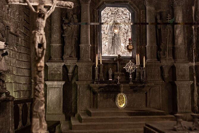 Wieliczka Salt Mine Guided Tour + Ticket & Transfer from Krakow - Group size and audio: the good and the awkward moments