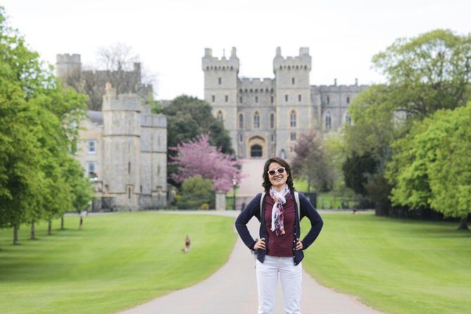 Windsor Castle, Stonehenge and Oxford Day Guided Tour from London - The throughline guide style: what to expect from the commentary