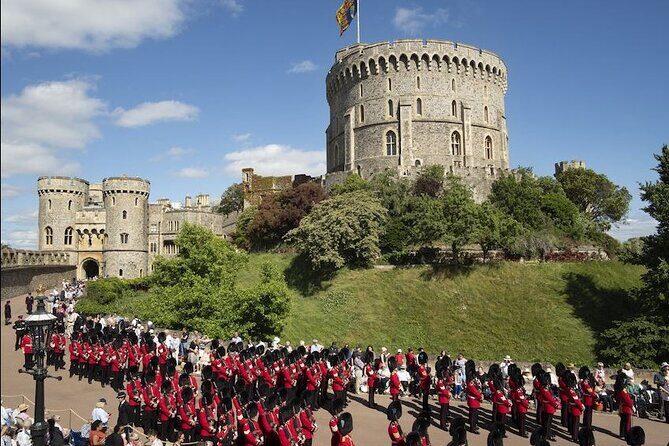 Windsor Castle, Stonehenge, and Oxford Day Trip from London - Entering Windsor Castle: State Apartments and St George’s Chapel Options