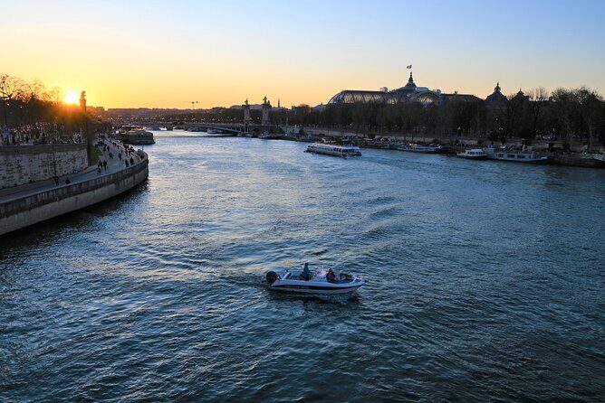Your Private boat Captain Guide Explore Historical Paris - Why this private Seine cruise beats the big-boat options