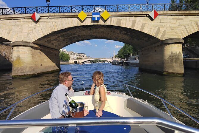 Your Private boat Captain Guide Explore Historical Paris - Pont Neuf and the Seine’s older backbone of stone