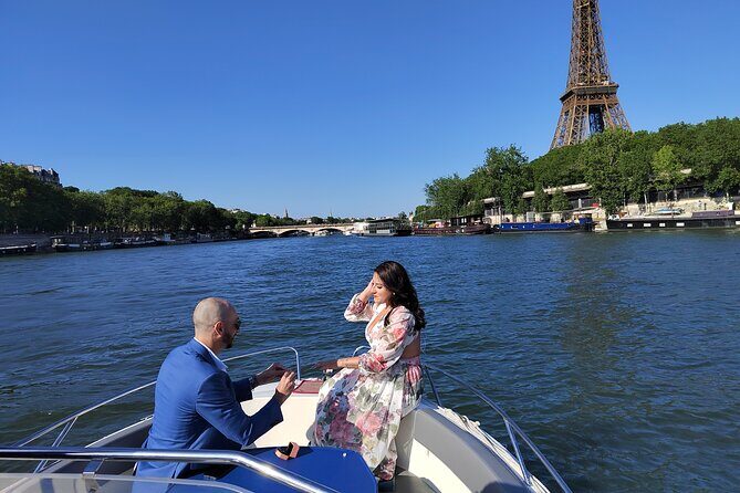 Your Private boat Captain Guide Explore Historical Paris - Notre-Dame de Paris: what to notice from the river