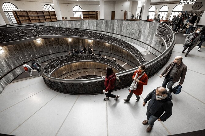 Guided Tour of Vatican Museums and Sistine Chapel - Vatican Museums Stop: Sculptures, Old Masters, and Raphael Rooms
