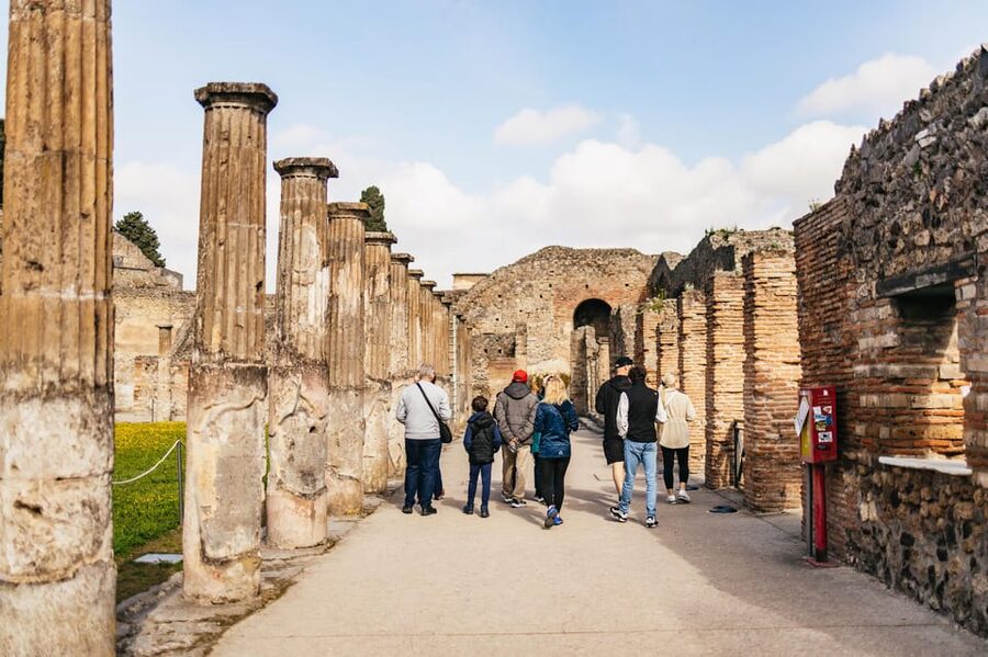 Naples: Pompeii and Mt. Vesuvius with Lunch and Wine Tasting - Vesuvius hike: choose your route, then follow the guide’s call
