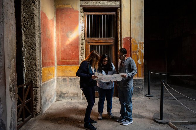Pompeii & Mt.Vesuvius Day Tour from Naples with Pizza Lunch - The people part: guides can make or break the experience