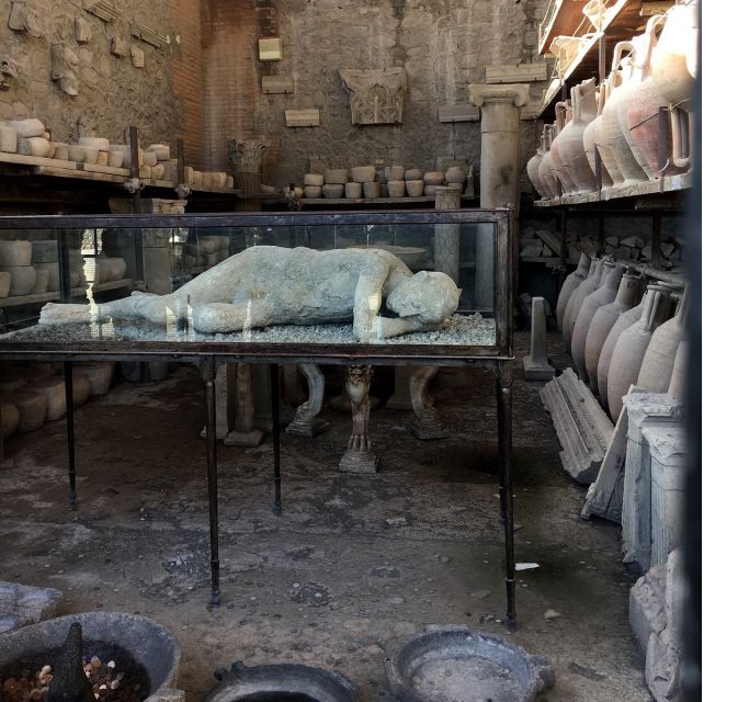 Pompeii: Skip-the-Line Private Tour with Archaeologist Guide - Domus with Mosaics and Frescoes: The “Private” Side of Pompeii
