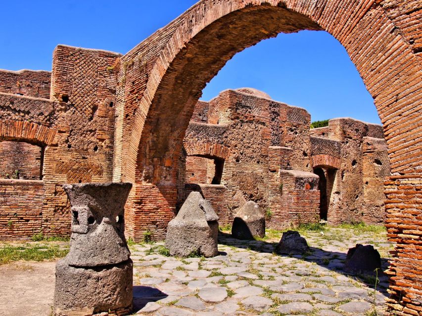 Pompeii Skip-the-Line Tkt +transfer from C/mare di Stabia - Pompeii, but with logistics handled (Castellammare di Stabia to the site)