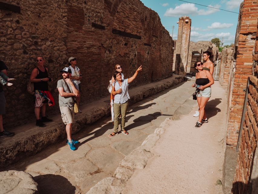 Pompeii: Small-Group Tour of Pompeii and Herculaneum - Circumvesuviana to Ercolano: a short ride that changes the mood