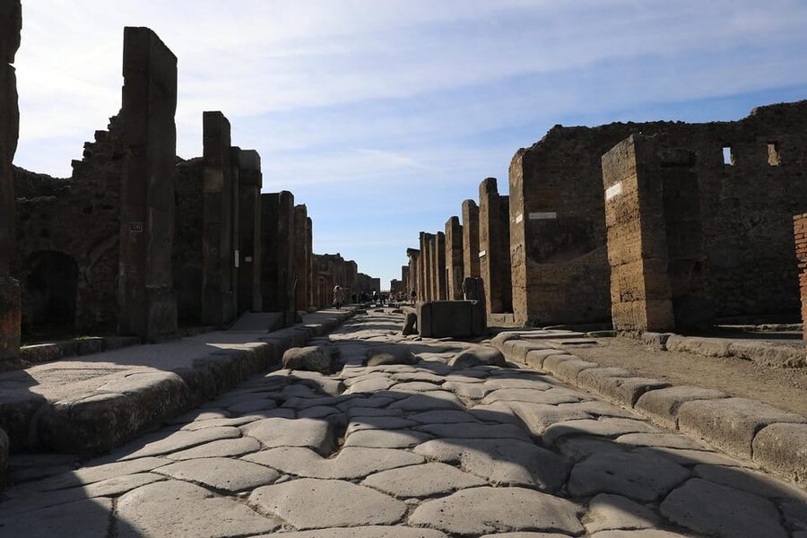 Pompeii & Vesuvius - Pompeii’s 2-hour official guided walk: why the guide matters