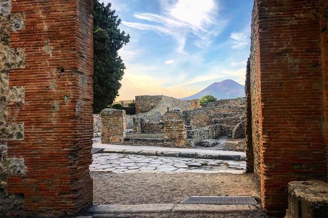 Pompeii & Vesuvius with Lunch & Wine Tasting from Positano - Vesuvius National Park: “Gran cone” hike to the crater
