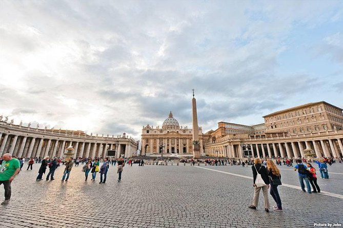 Private Tour of the Vatican Museums and Sistine Chapel - Skip-the-line flow through the Vatican Museums