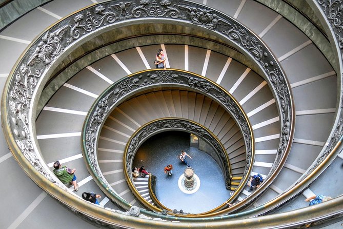 Rome :Papal Audience with Skip the Line Vatican Museums Guided Tour - Group size and comfort: the difference between organized and chaotic