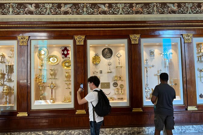 Skip the line Vatican Museum and Sistine Chapel Guided Tour - Guide style, group pace, and staying on track