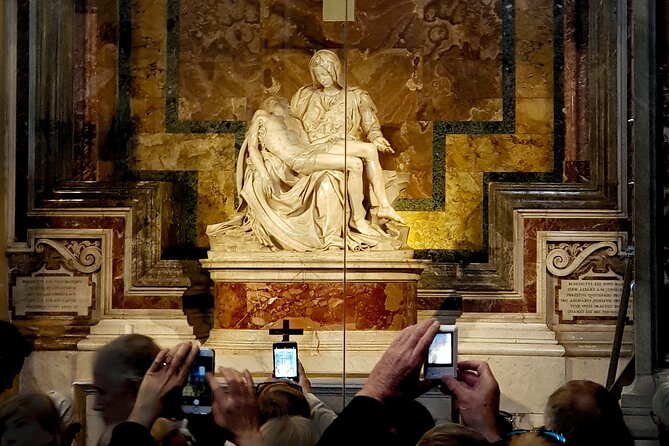 Small Group Guided Tour of St Peter Basilica and Cupola - St. Peter’s Basilica in One Hour: Where the Stories Make the Space Make Sense