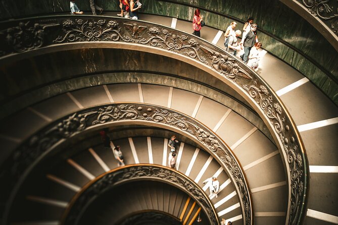 Small Group Guided Tour of St Peter Basilica and Cupola - Baldacchino di San Pietro: Bernini’s Monumental Presence